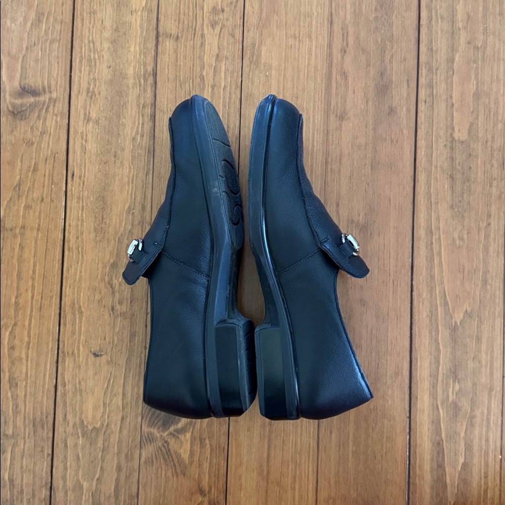 Naot Bentu black loafers with silver buckle  size 39 or 8.5 - Picture 3 of 6